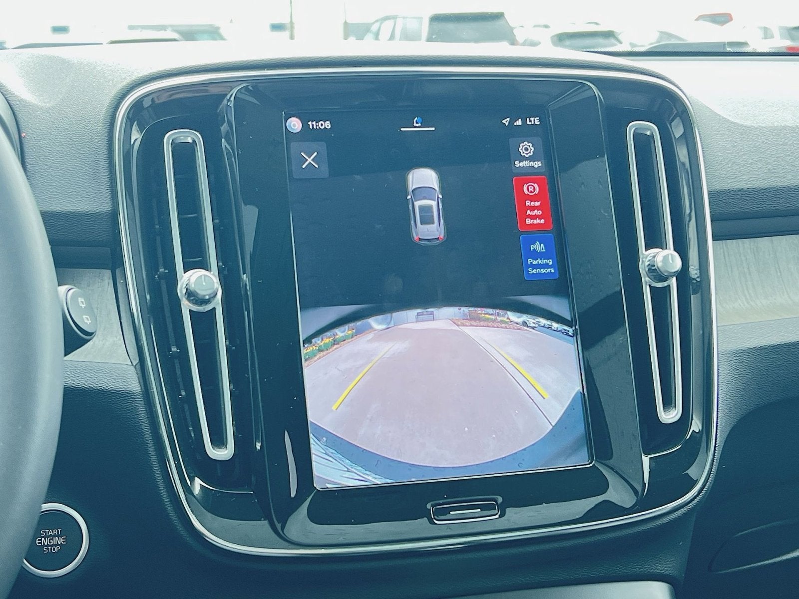 2023 Volvo XC40 B5 Plus Dark Theme