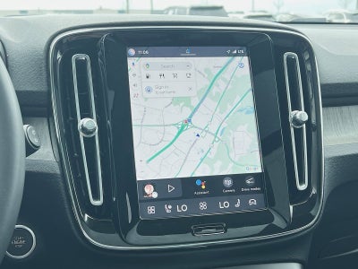 2023 Volvo XC40 B5 Plus Dark Theme