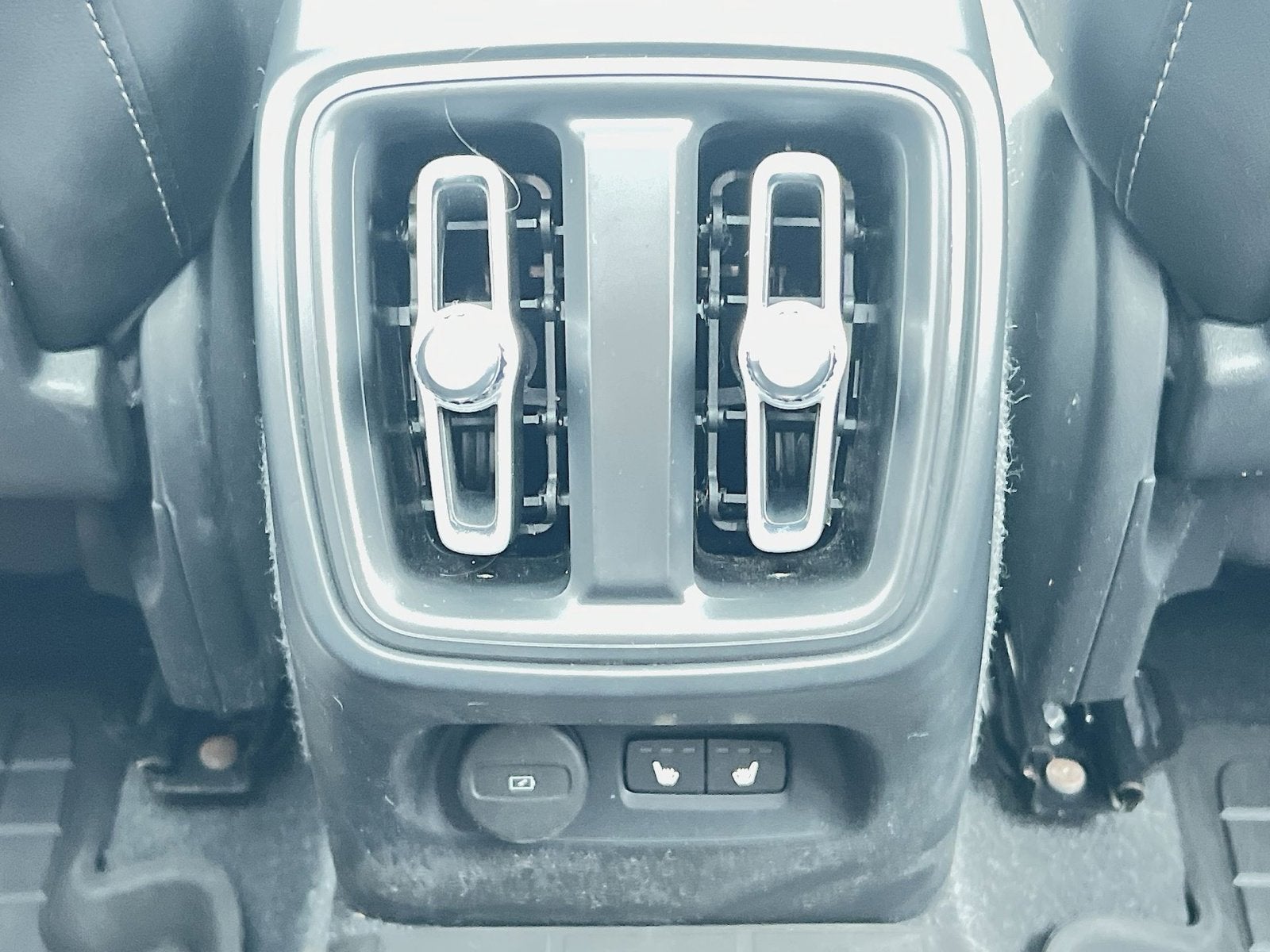 2023 Volvo XC40 B5 Plus Dark Theme