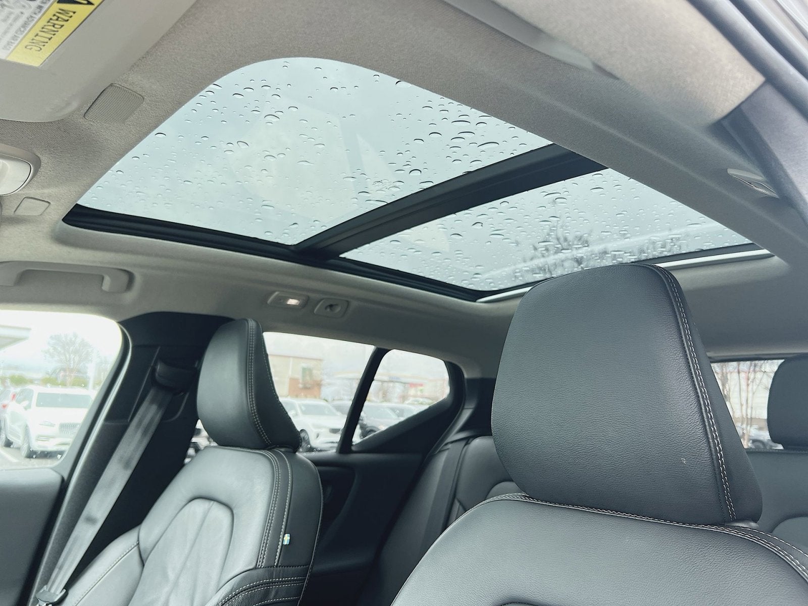 2023 Volvo XC40 B5 Plus Dark Theme