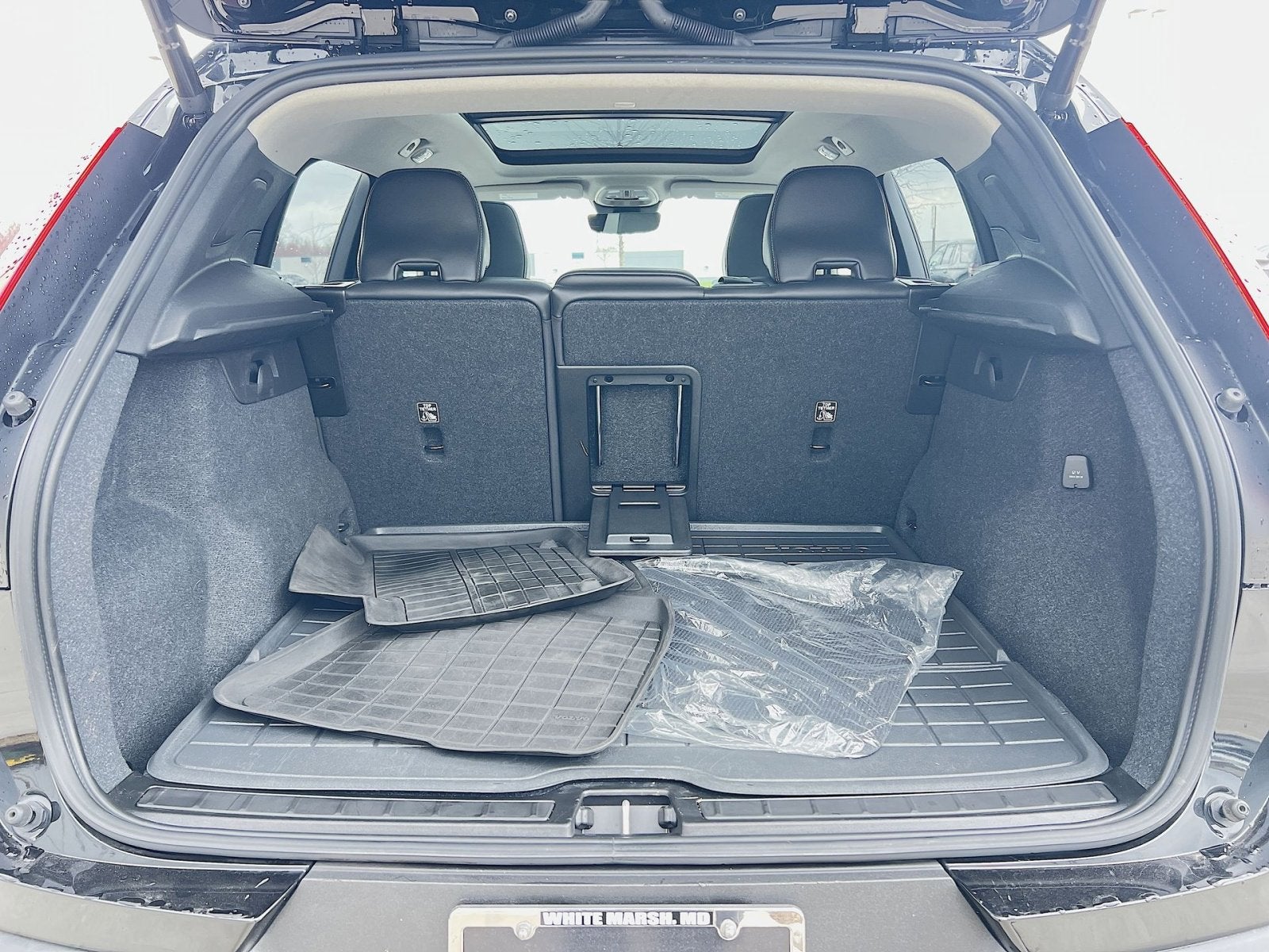 2023 Volvo XC40 B5 Plus Dark Theme