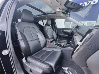 2023 Volvo XC40 B5 Plus Dark Theme