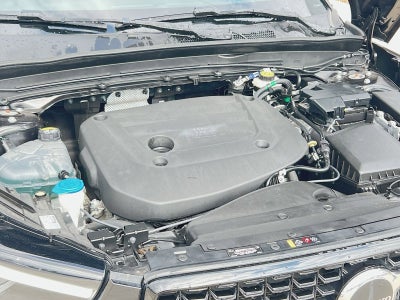 2023 Volvo XC40 B5 Plus Dark Theme