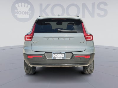 2023 Volvo XC40 B5 Plus Dark Theme