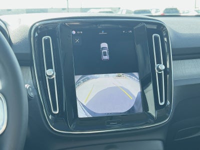 2023 Volvo XC40 B5 Plus Dark Theme