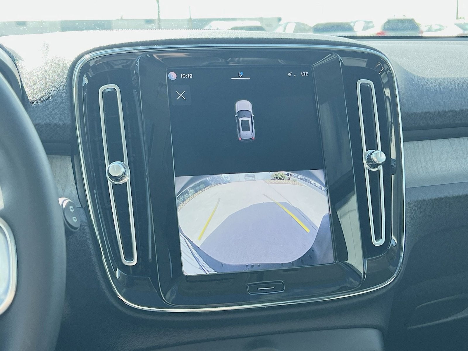 2023 Volvo XC40 B5 Plus Dark Theme