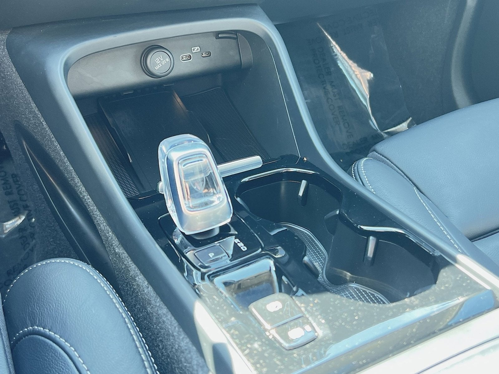 2023 Volvo XC40 B5 Plus Dark Theme