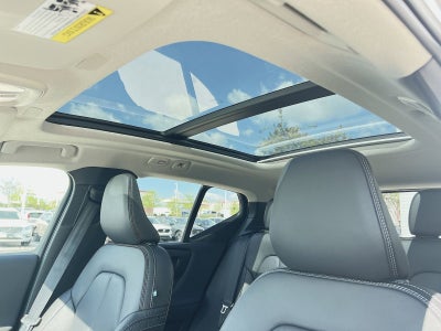 2023 Volvo XC40 B5 Plus Dark Theme