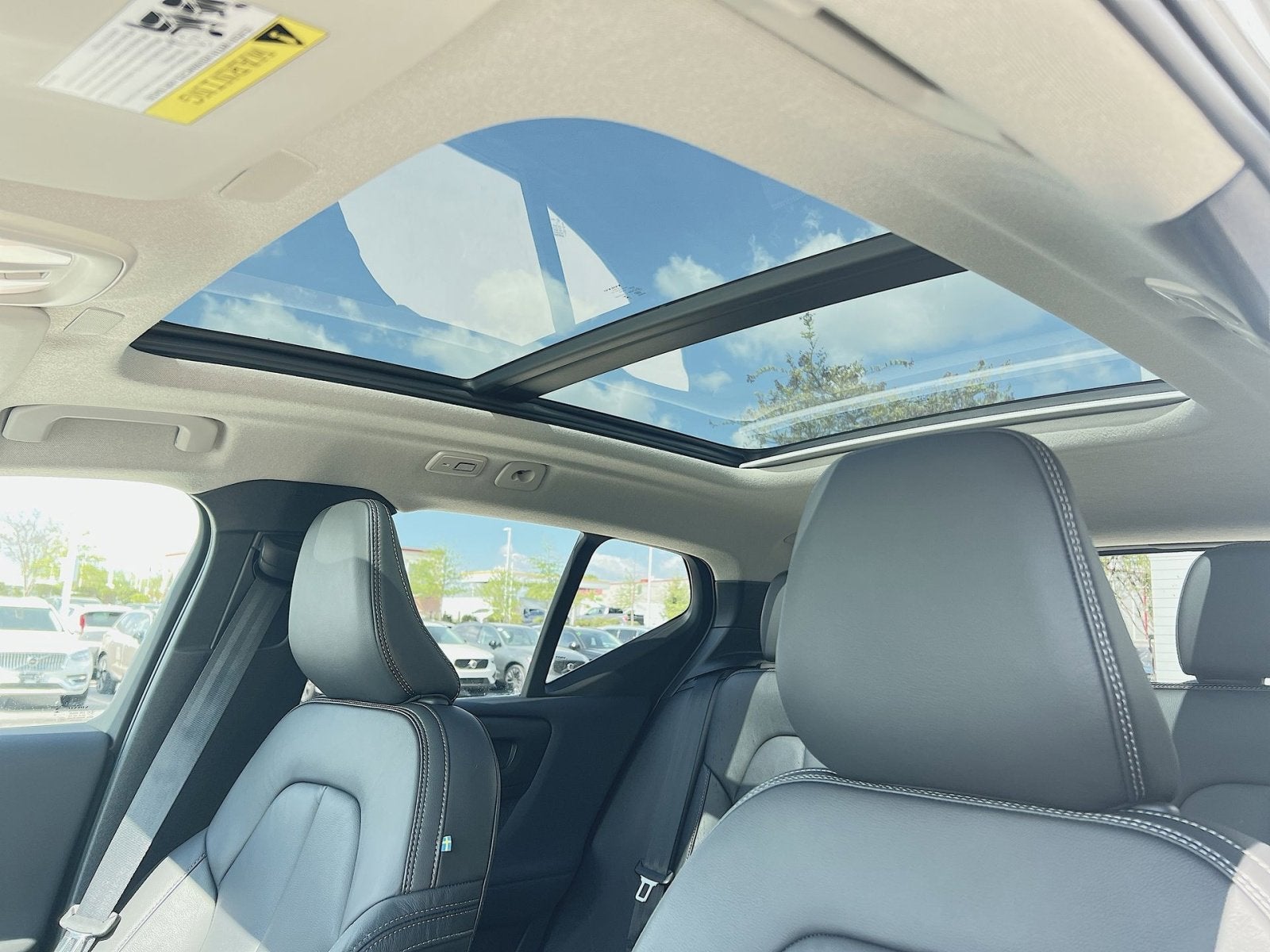 2023 Volvo XC40 B5 Plus Dark Theme