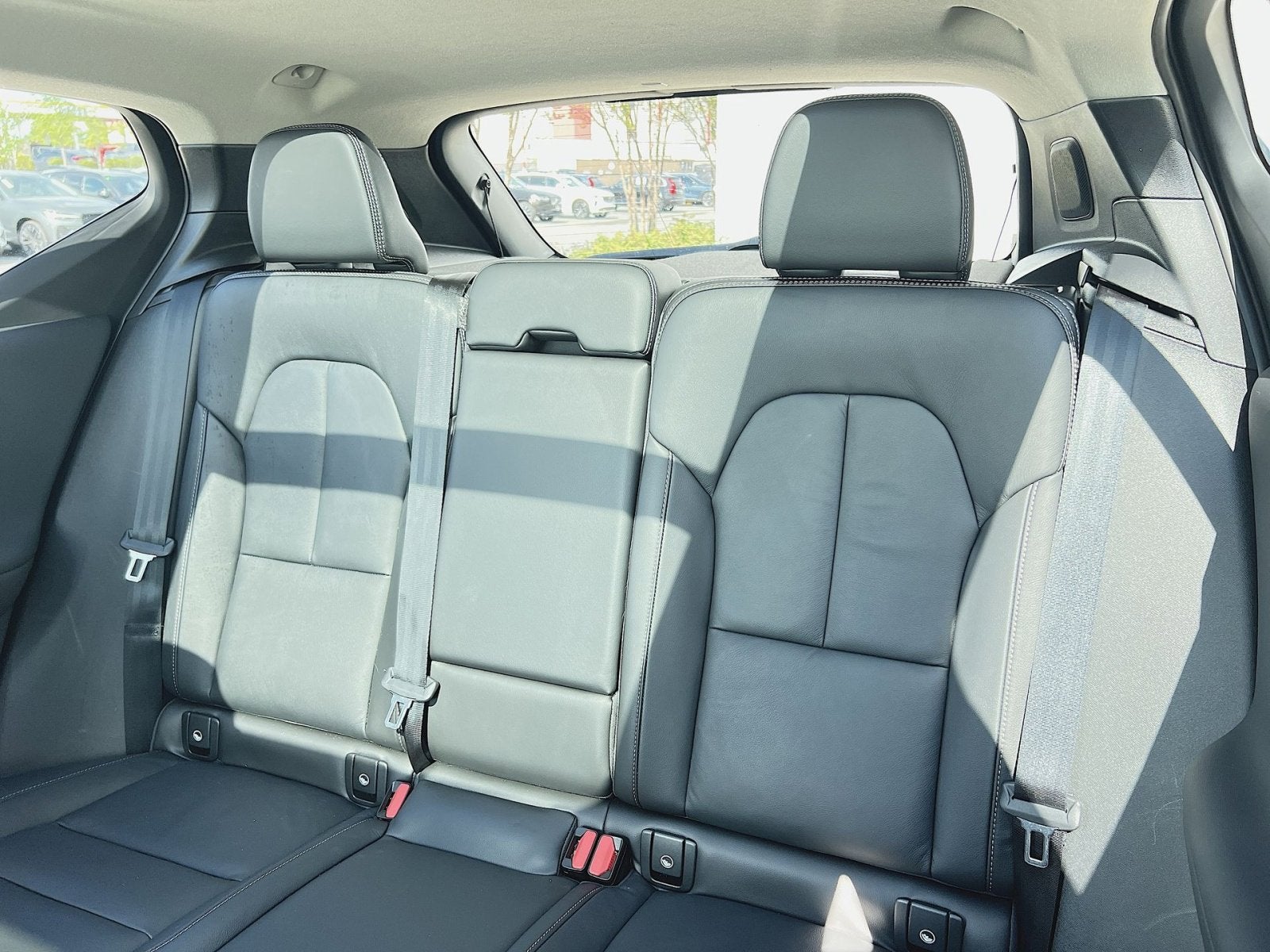 2023 Volvo XC40 B5 Plus Dark Theme