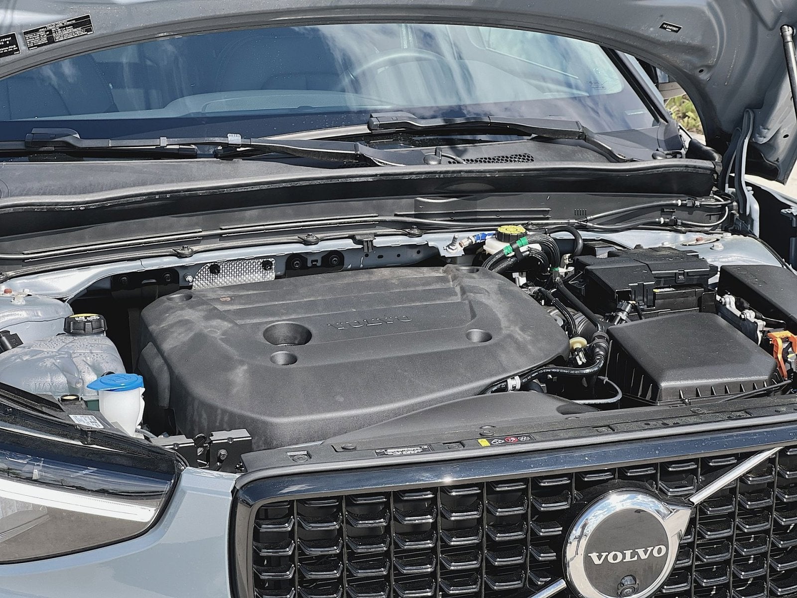 2023 Volvo XC40 B5 Plus Dark Theme