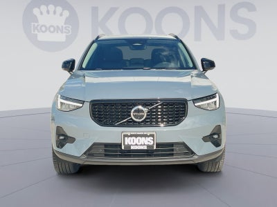 2023 Volvo XC40 B5 Plus Dark Theme
