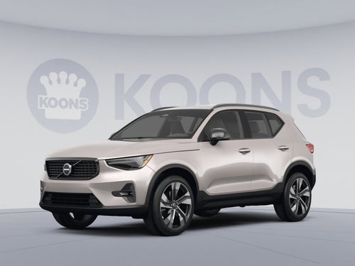 2023 Volvo XC40 B5 Plus Dark Theme