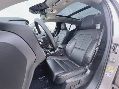 2023 Volvo XC40 B5 Plus Dark Theme