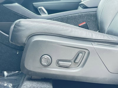 2023 Volvo XC40 B5 Plus Dark Theme