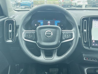 2023 Volvo XC40 B5 Plus Dark Theme