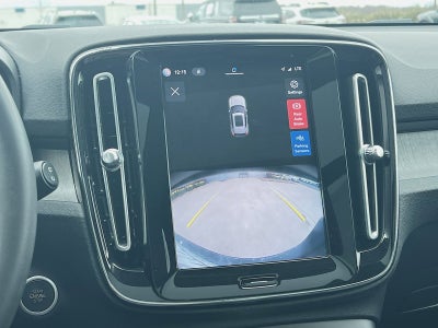 2023 Volvo XC40 B5 Plus Dark Theme