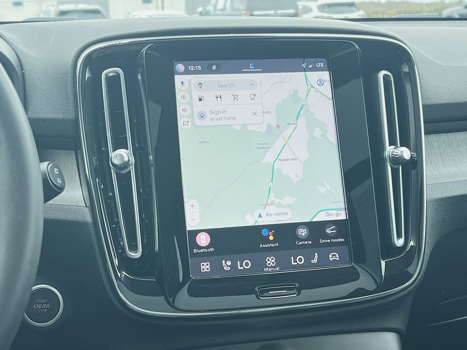 2023 Volvo XC40 B5 Plus Dark Theme