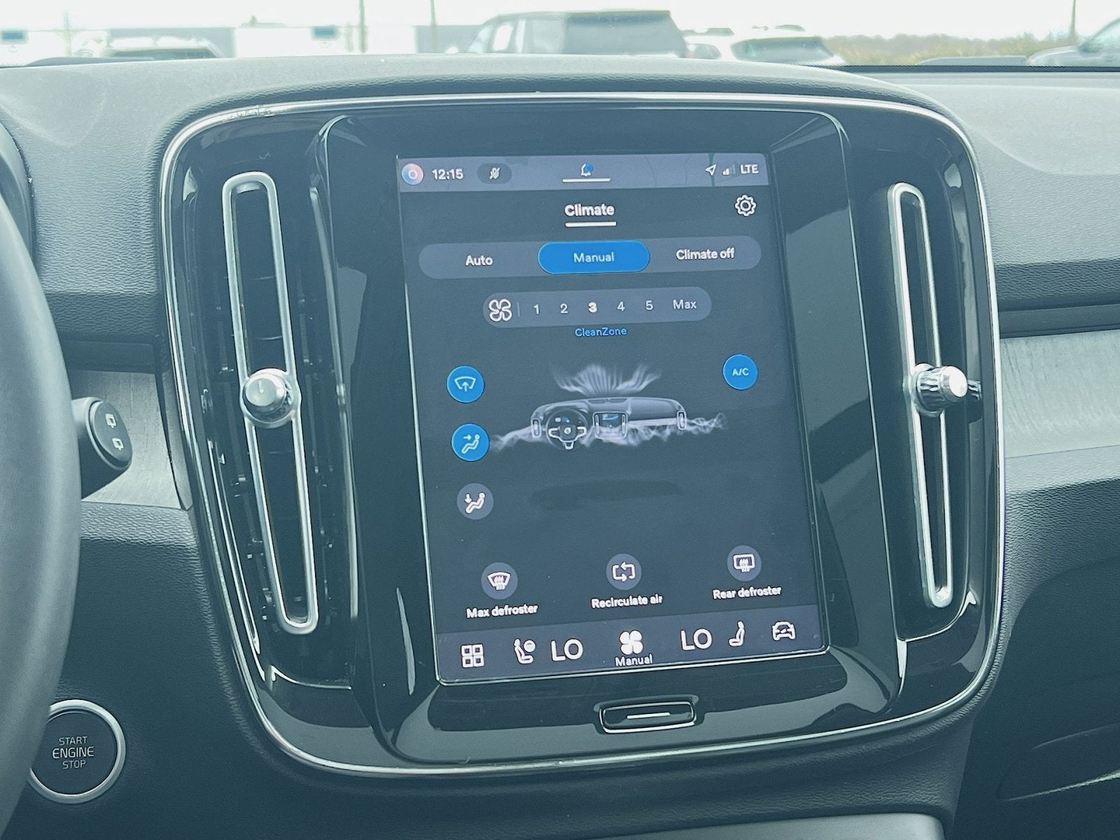 2023 Volvo XC40 B5 Plus Dark Theme