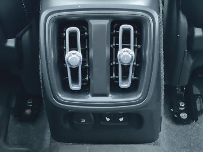 2023 Volvo XC40 B5 Plus Dark Theme