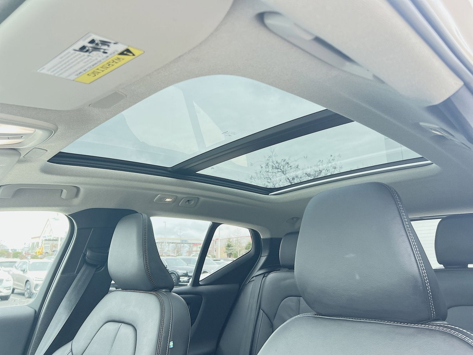 2023 Volvo XC40 B5 Plus Dark Theme