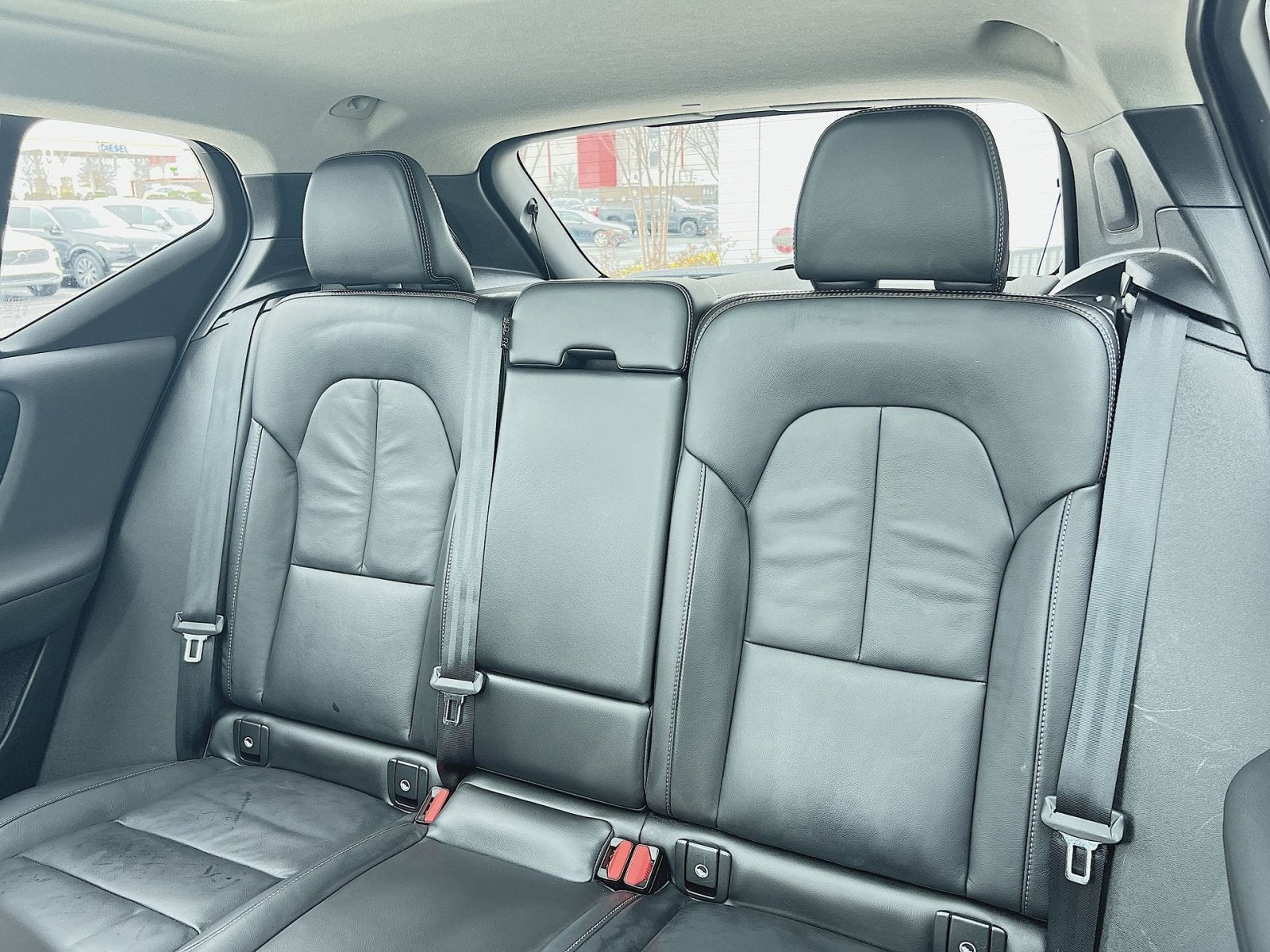 2023 Volvo XC40 B5 Plus Dark Theme