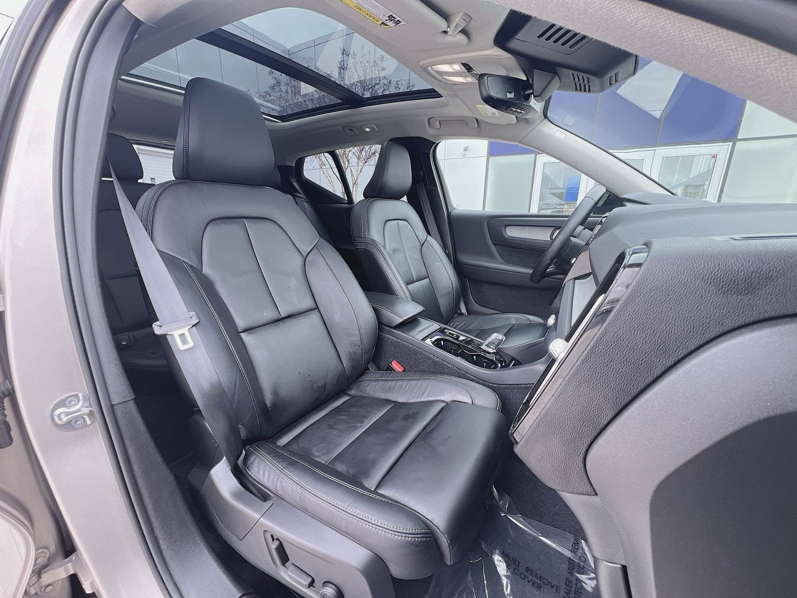 2023 Volvo XC40 B5 Plus Dark Theme