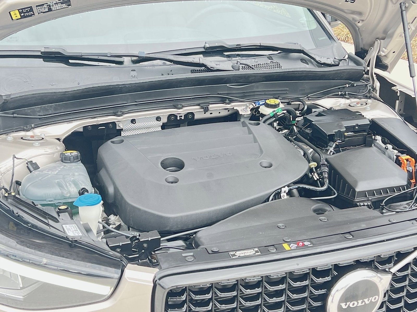 2023 Volvo XC40 B5 Plus Dark Theme