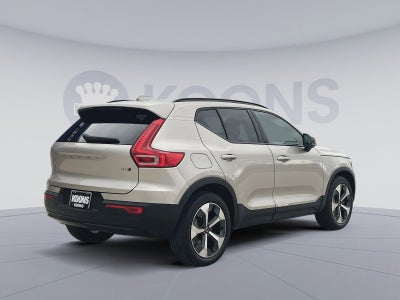 2023 Volvo XC40 B5 Plus Dark Theme