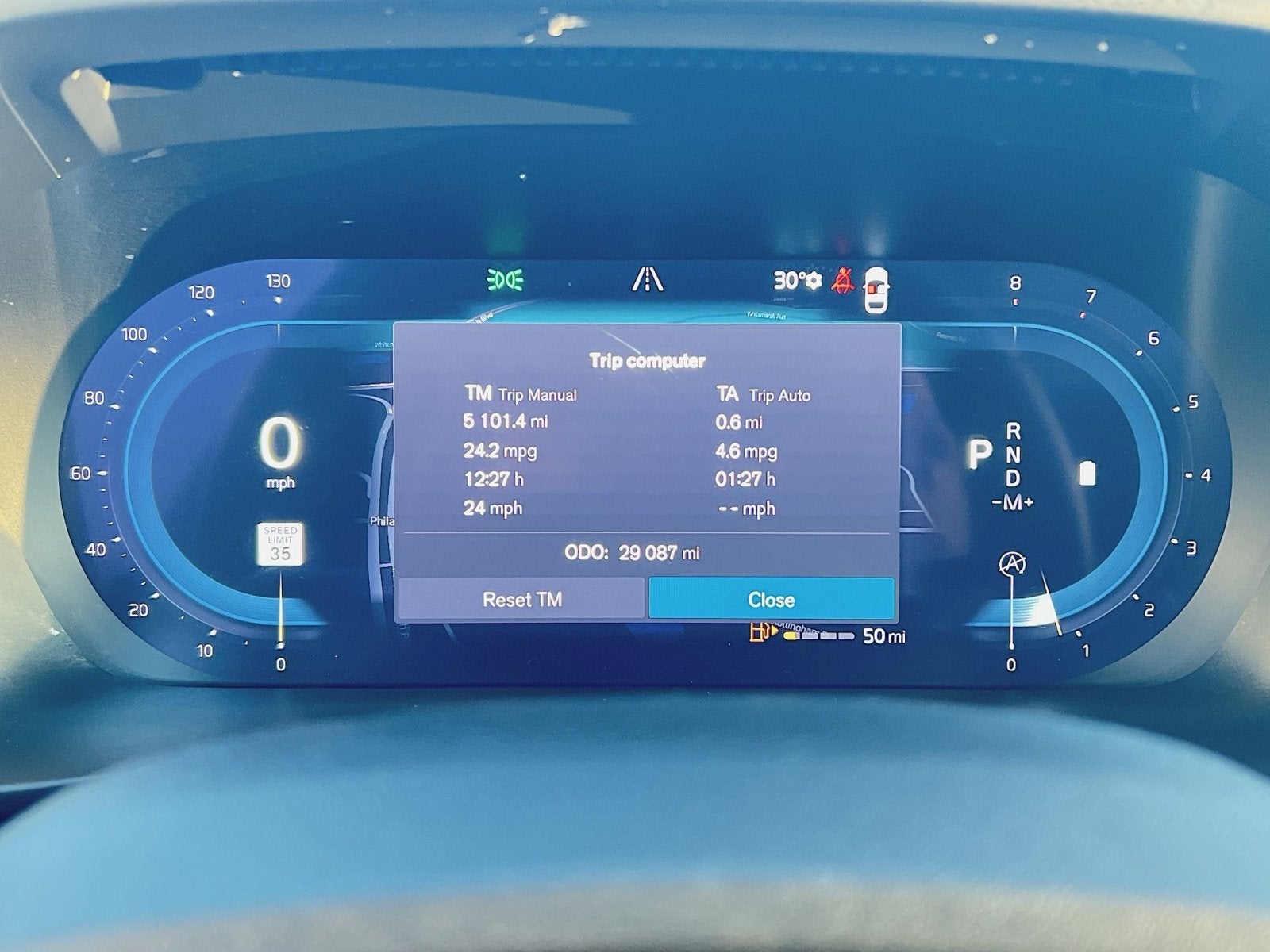 2023 Volvo XC40 B5 Plus Dark Theme