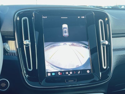 2023 Volvo XC40 B5 Plus Dark Theme