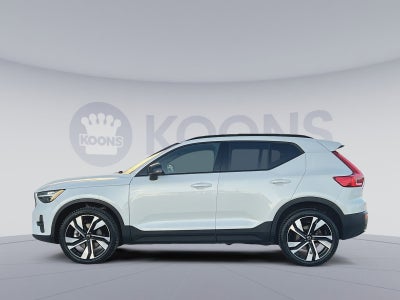 2023 Volvo XC40 B5 Plus Dark Theme