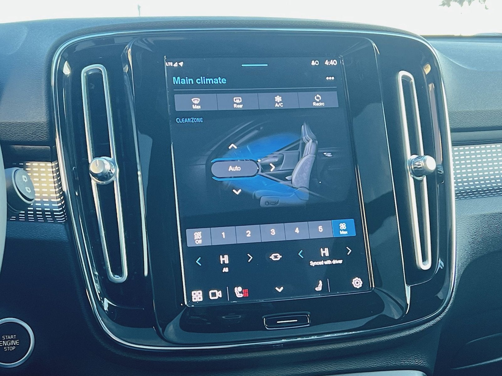 2023 Volvo XC40 B5 Plus Dark Theme