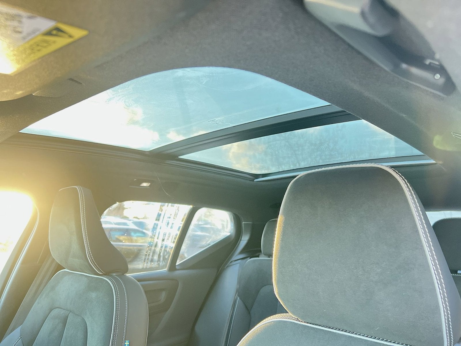 2023 Volvo XC40 B5 Plus Dark Theme