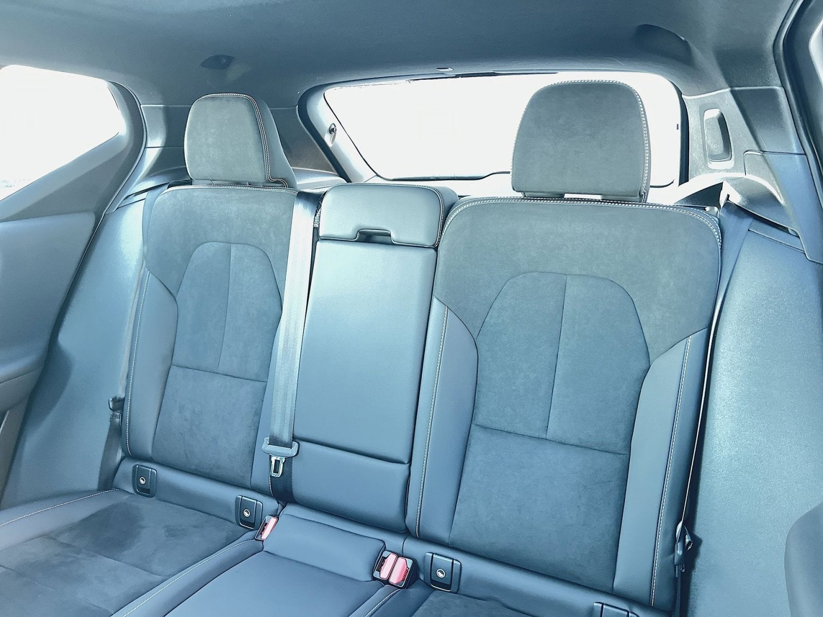 2023 Volvo XC40 B5 Plus Dark Theme