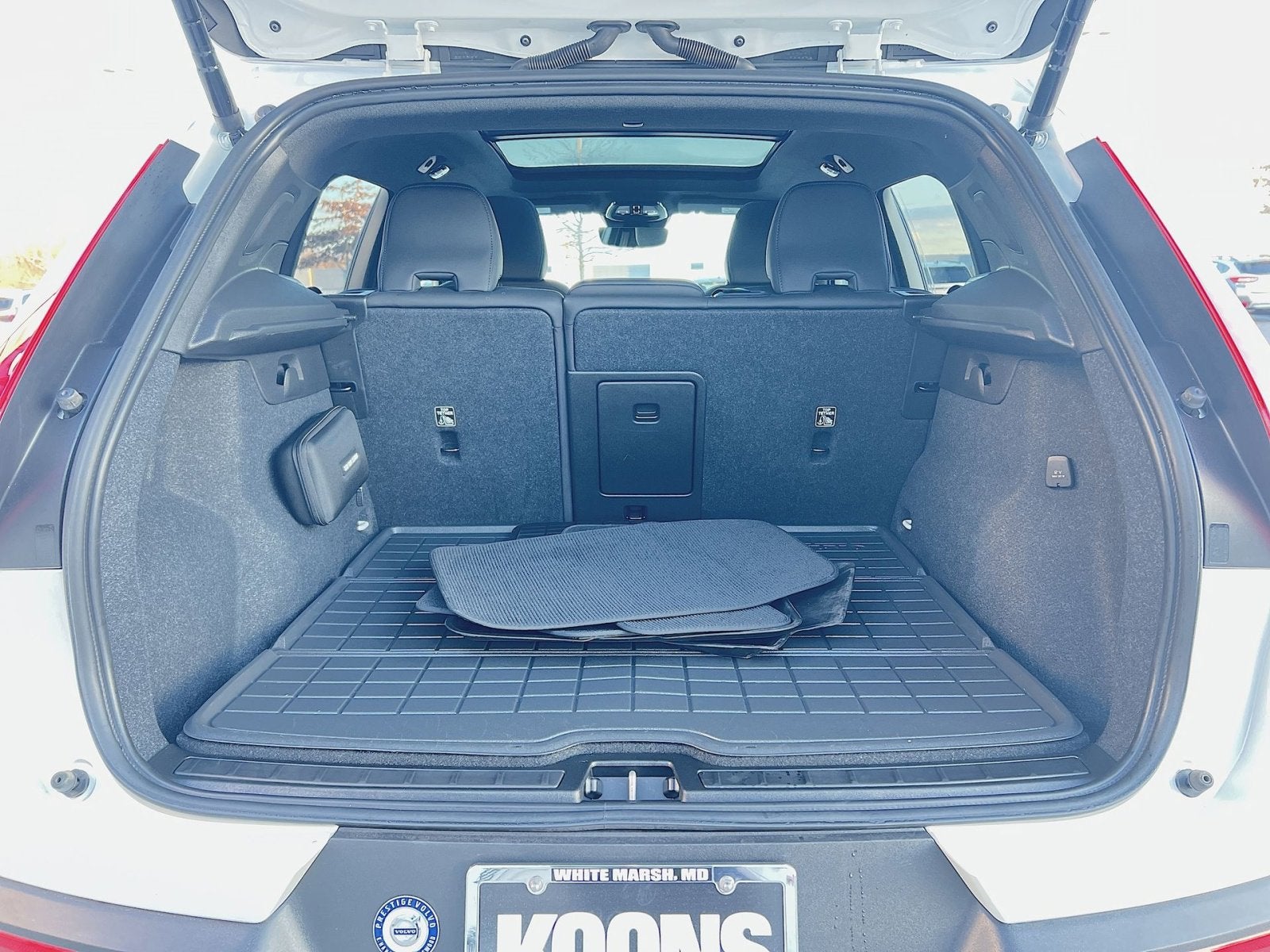 2023 Volvo XC40 B5 Plus Dark Theme