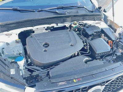 2023 Volvo XC40 B5 Plus Dark Theme