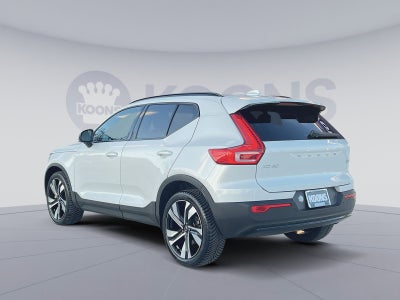 2023 Volvo XC40 B5 Plus Dark Theme