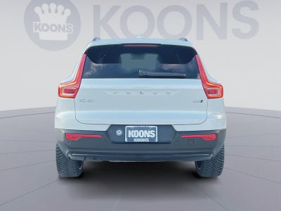 2023 Volvo XC40 B5 Plus Dark Theme