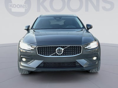 2025 Volvo V60 Cross Country B5 Plus