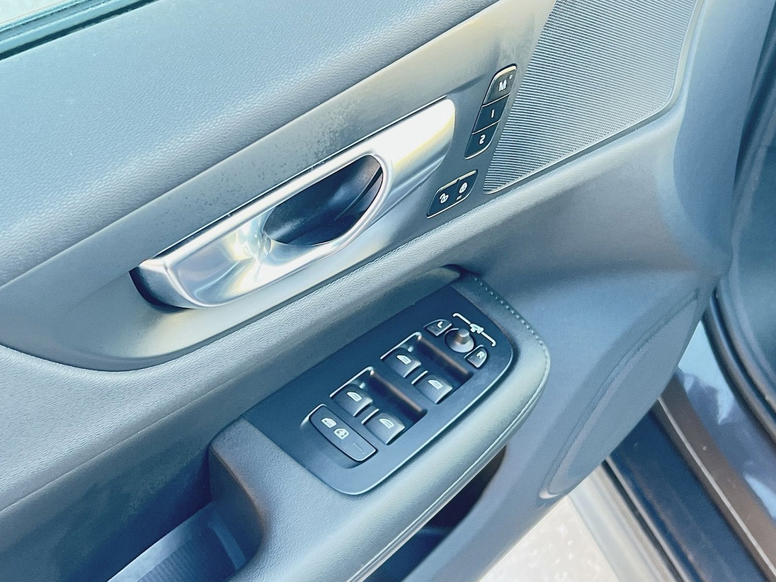 2025 Volvo V60 Cross Country B5 Plus