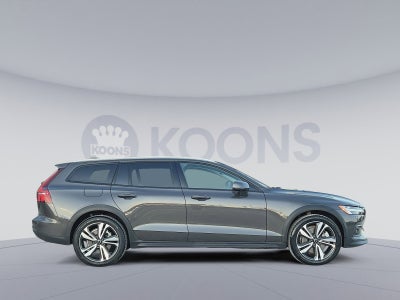 2025 Volvo V60 Cross Country B5 Plus
