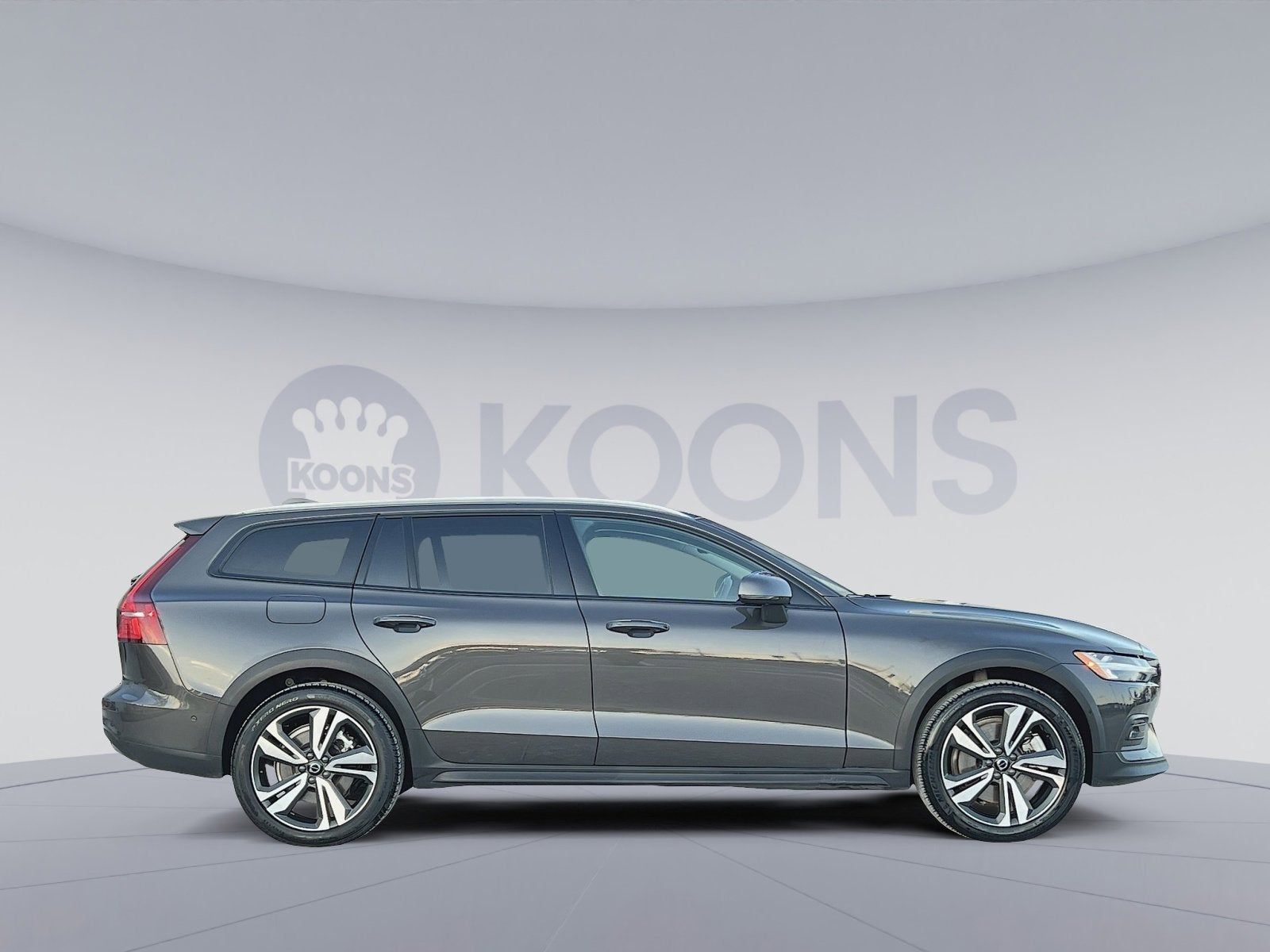 2025 Volvo V60 Cross Country B5 Plus