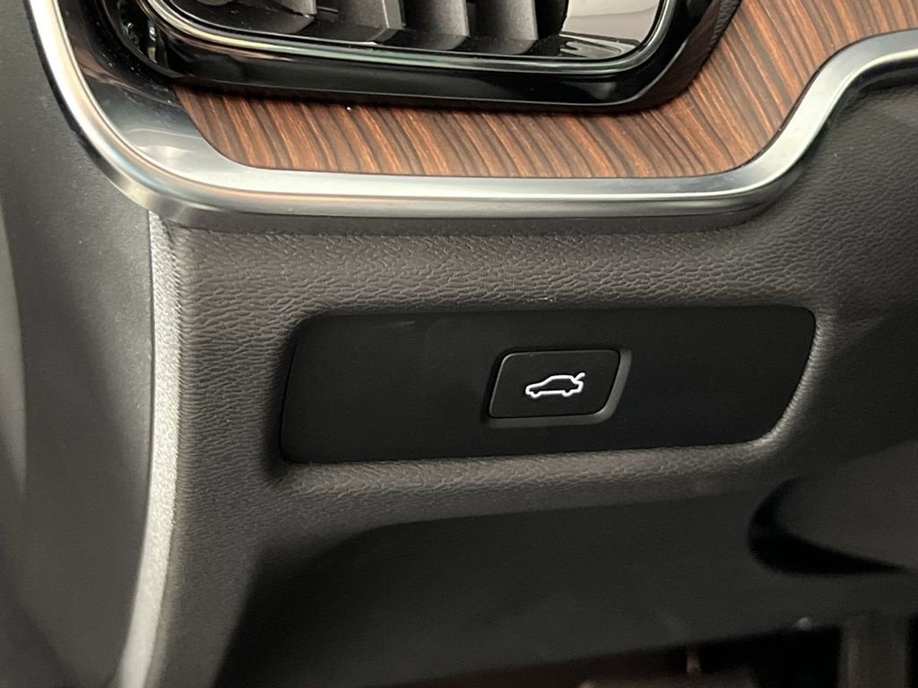 2024 Volvo V60 Cross Country B5 Plus