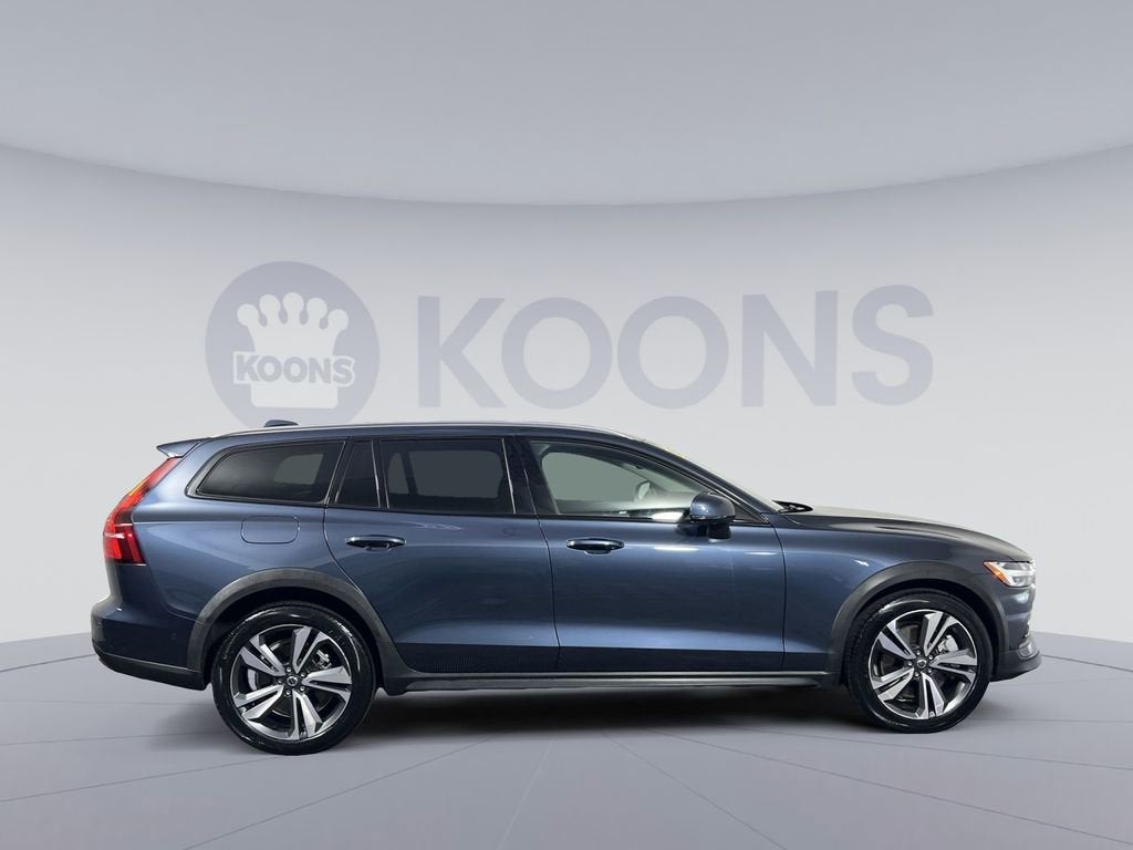 2024 Volvo V60 Cross Country B5 Plus
