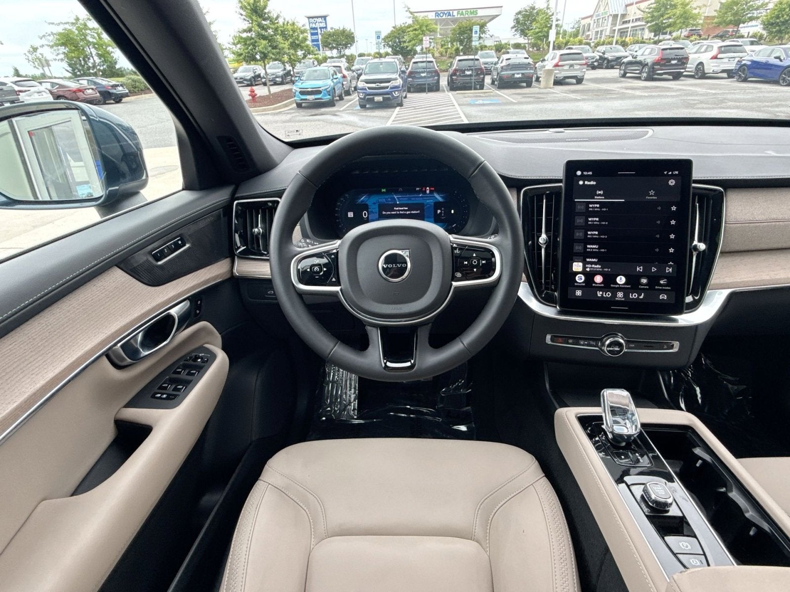 2025 Volvo XC90 B5 Plus