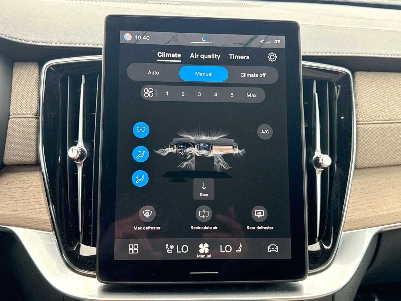 2025 Volvo XC90 B5 Plus