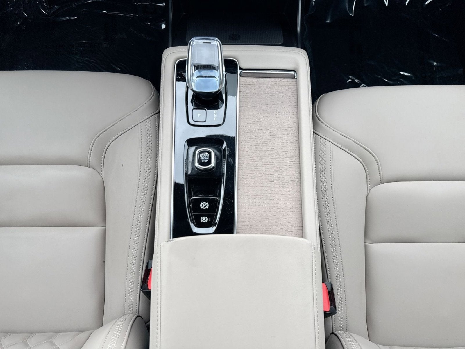 2025 Volvo XC90 B5 Plus