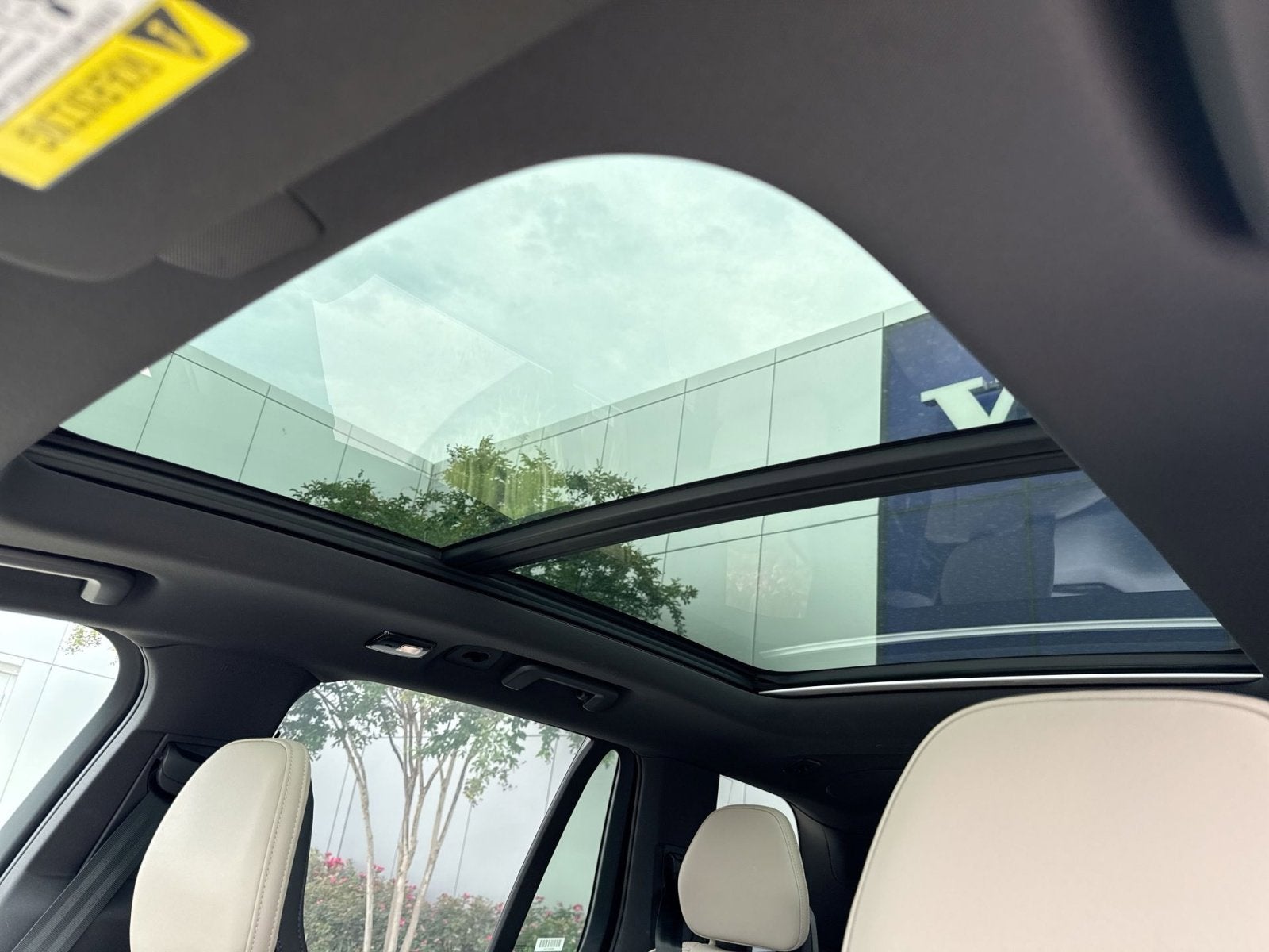 2025 Volvo XC90 B5 Plus