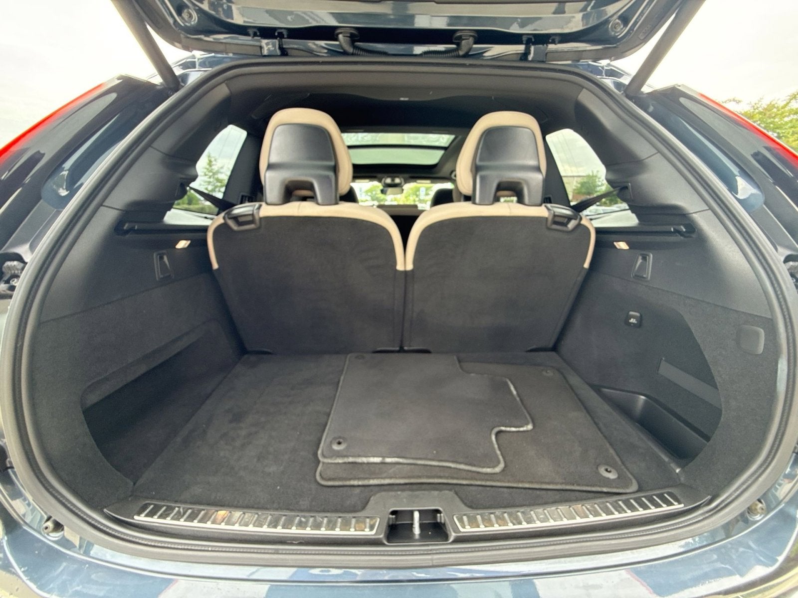 2025 Volvo XC90 B5 Plus